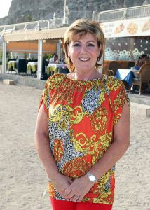 18-07-2012 SHOWBIZZ; FRANS EN MARISKA BAUER GAAN OPNIEUW TROUWEN. Frans en Mariska Bauer gaan binnenkort weer opnieuw trouwen. De twee trouwden al 4 jaar geleden maar in de trouwalbums en andere foto-s ontbreekt hun zoon Lucas, die na hun huwelijk geboren werd. Dit is al geruime tijd een doorn in hun ogen. Daarom word er opnieuw getrouwd, in kerk en natuurlijk een groot trouwfeest. Frans en Mariska vertelde ons op hun vakantie adres op Gran Canaria, zo gauw we terug zijn van vakantie prikken we een data. 
exclusieve foto: Albert den Iseger