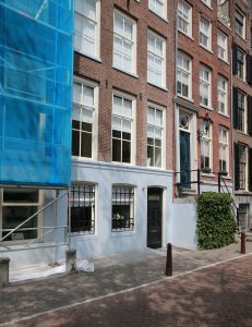 4-7-2013 SHOWBIZZ; ED NIJPELS OPENT ZIJN DEUREN VOOR WEEKBLAD PRIVE. Gezellig een flesje wijn is zijn prachtige tuin, een bezichtiging in zijn verbouwde grachtenpand en een blik naar zijn mooie trein collectie. Ed Nijpels is en blijft een TOPPER.
foto: Albert den Iseger