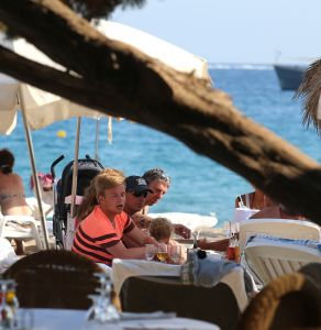 18-07-2013 SHOWBIZZ; IBIZA IS OOK IN 2013 WEER HOT ONDER DE BN ers. Wendy van Dijk-Ruud de Wild-Najib Amhali- Edwin Evers-Kluun-Estelle Cruiff-Badr Hari-Boris Becker en al zijn kinderen-Summery James-Afro Jack-Armin van Buuren en tal van anderen.
foto: Albert den Iseger.
