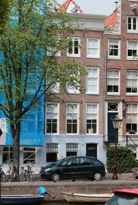 4-7-2013 SHOWBIZZ; ED NIJPELS OPENT ZIJN DEUREN VOOR WEEKBLAD PRIVE. Gezellig een flesje wijn is zijn prachtige tuin, een bezichtiging in zijn verbouwde grachtenpand en een blik naar zijn mooie trein collectie. Ed Nijpels is en blijft een TOPPER.
foto: Albert den Iseger