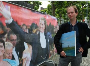 09-07-2013 SHOWBIZZ; MARC RIEU IS TROTS OP ZIJN VADER ANDRE. Marc Rieu leeft in de luwte van zijn beroemde vader Andre. Marc is kunstschilder en maakt prachtige dromerige landschapsschilderijen.
foto: Albert den Iseger