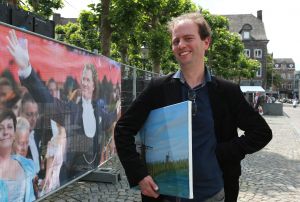 09-07-2013 SHOWBIZZ; MARC RIEU IS TROTS OP ZIJN VADER ANDRE. Marc Rieu leeft in de luwte van zijn beroemde vader Andre. Marc is kunstschilder en maakt prachtige dromerige landschapsschilderijen.
foto: Albert den Iseger