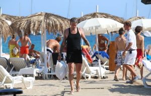 18-07-2013 SHOWBIZZ; IBIZA IS OOK IN 2013 WEER HOT ONDER DE BN ers. Wendy van Dijk-Ruud de Wild-Najib Amhali- Edwin Evers-Kluun-Estelle Cruiff-Badr Hari-Boris Becker en al zijn kinderen-Summery James-Afro Jack-Armin van Buuren en tal van anderen.
foto: Albert den Iseger.