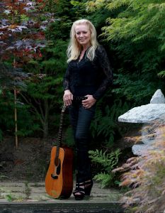 07-07-2014 SHOWBIZZ: ALICE MAYWOOD GAAT ALLEEN VERDER MET CARRIERE. Voor de tweede keer gaat Alice zonder haar zus CAREN door met haar zang carriere. Nadat Gerard Joling de zussen weer bij elkaar bracht lijkt de breuk nu als nooit tevoren. 
foto: Albert den Iseger