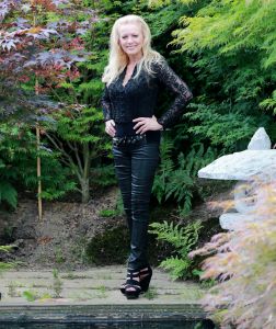 07-07-2014 SHOWBIZZ: ALICE MAYWOOD GAAT ALLEEN VERDER MET CARRIERE. Voor de tweede keer gaat Alice zonder haar zus CAREN door met haar zang carriere. Nadat Gerard Joling de zussen weer bij elkaar bracht lijkt de breuk nu als nooit tevoren. 
foto: Albert den Iseger