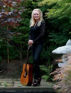 07-07-2014 SHOWBIZZ: ALICE MAYWOOD GAAT ALLEEN VERDER MET CARRIERE. Voor de tweede keer gaat Alice zonder haar zus CAREN door met haar zang carriere. Nadat Gerard Joling de zussen weer bij elkaar bracht lijkt de breuk nu als nooit tevoren. 
foto: Albert den Iseger