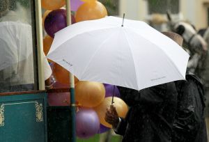 09-07-2014 SHOWBIZZ; CORRY KONINGS HUILT VAN GELUK BIJ BRUILOFT VAN DOCHTER SHARONA. Corry huilde in het Waalse kerkje dikke tranen om het geluk van haar dochter Sharona. Haar beide ex mannen  Cor de Vries en Ton Snoeren waren ook aanwezig op de bruiloft. Als gasten traden op Frans Bauer en Roy Donders.
foto: Albert den Iseger