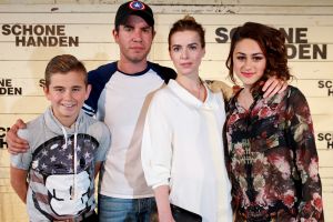 03-07-2014 SHOWBIZZ; CAST PRESENTATIE VAN DE NIEUWE NEDERLANDSE SPEELFILM SCHONE HANDEN. De nieuwe Nederlandse film SCHONE HANDEN is een film van Tjbbo Penning. Een misdaadtriller met JEROEN VAN KONINGSBRUGGE-THEKLA REUTEN in de hoofdrol.
foto: Albert den Iseger