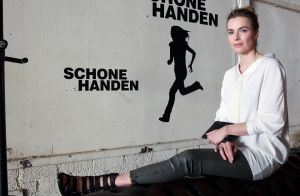 03-07-2014 SHOWBIZZ; CAST PRESENTATIE VAN DE NIEUWE NEDERLANDSE SPEELFILM SCHONE HANDEN. De nieuwe Nederlandse film SCHONE HANDEN is een film van Tjbbo Penning. Een misdaadtriller met JEROEN VAN KONINGSBRUGGE-THEKLA REUTEN in de hoofdrol.
foto: Albert den Iseger