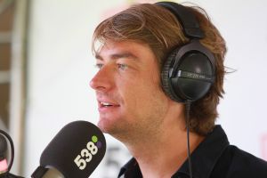 15-07-2016 SHOWBIZZ; FRANK DANE EN RADIO 538 OP VISITE BIJ HENNY HUISMAN.
Het was weer een prachtige radio 538 show in de tuin bij Henny Huisman. Veel lachen, grapjes en helemaal uit Groningen was daar de enige echte JACQUES D ANCONA als gast voor zijn vriend Henny Huisman. Op het prachtige landgoed van Nikki en Frank Lacroix in Bakkum was het een en al gezelligheid.
foto: Albert den Iseger