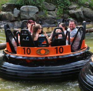 11-07-2016 SHOWBIZZ; FRANS EN MARLOES DUIJTS 12.5 JAAR GETROUWD. Het huwelijksfeest werd gevierd in de Efteling.Met familie en vrienden werd 3 dagen feest gevierd tussen allerlei attractie s en gezelligheid.
foto: Albert den Iseger