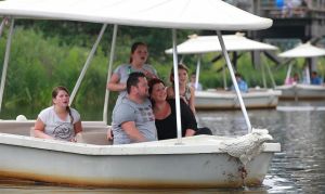 11-07-2016 SHOWBIZZ; FRANS EN MARLOES DUIJTS 12.5 JAAR GETROUWD. Het huwelijksfeest werd gevierd in de Efteling.Met familie en vrienden werd 3 dagen feest gevierd tussen allerlei attractie s en gezelligheid.
foto: Albert den Iseger