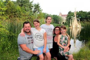 11-07-2016 SHOWBIZZ; FRANS EN MARLOES DUIJTS 12.5 JAAR GETROUWD. Het huwelijksfeest werd gevierd in de Efteling.Met familie en vrienden werd 3 dagen feest gevierd tussen allerlei attractie s en gezelligheid.
foto: Albert den Iseger