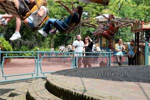 11-07-2016 SHOWBIZZ; FRANS EN MARLOES DUIJTS 12.5 JAAR GETROUWD. Het huwelijksfeest werd gevierd in de Efteling.Met familie en vrienden werd 3 dagen feest gevierd tussen allerlei attractie s en gezelligheid.
foto: Albert den Iseger