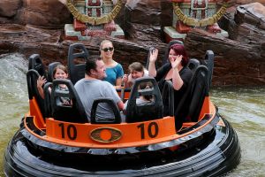 11-07-2016 SHOWBIZZ; FRANS EN MARLOES DUIJTS 12.5 JAAR GETROUWD. Het huwelijksfeest werd gevierd in de Efteling.Met familie en vrienden werd 3 dagen feest gevierd tussen allerlei attractie s en gezelligheid.
foto: Albert den Iseger