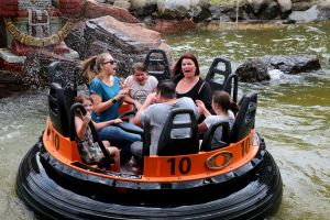 11-07-2016 SHOWBIZZ; FRANS EN MARLOES DUIJTS 12.5 JAAR GETROUWD. Het huwelijksfeest werd gevierd in de Efteling.Met familie en vrienden werd 3 dagen feest gevierd tussen allerlei attractie s en gezelligheid.
foto: Albert den Iseger