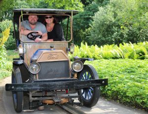 11-07-2016 SHOWBIZZ; FRANS EN MARLOES DUIJTS 12.5 JAAR GETROUWD. Het huwelijksfeest werd gevierd in de Efteling.Met familie en vrienden werd 3 dagen feest gevierd tussen allerlei attractie s en gezelligheid.
foto: Albert den Iseger