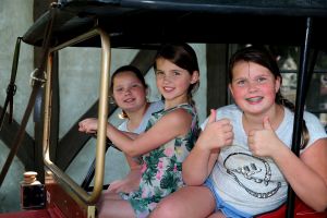 11-07-2016 SHOWBIZZ; FRANS EN MARLOES DUIJTS 12.5 JAAR GETROUWD. Het huwelijksfeest werd gevierd in de Efteling.Met familie en vrienden werd 3 dagen feest gevierd tussen allerlei attractie s en gezelligheid.
foto: Albert den Iseger