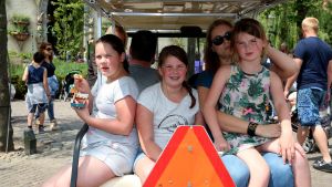 11-07-2016 SHOWBIZZ; FRANS EN MARLOES DUIJTS 12.5 JAAR GETROUWD. Het huwelijksfeest werd gevierd in de Efteling.Met familie en vrienden werd 3 dagen feest gevierd tussen allerlei attractie s en gezelligheid.
foto: Albert den Iseger