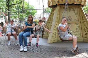 11-07-2016 SHOWBIZZ; FRANS EN MARLOES DUIJTS 12.5 JAAR GETROUWD. Het huwelijksfeest werd gevierd in de Efteling.Met familie en vrienden werd 3 dagen feest gevierd tussen allerlei attractie s en gezelligheid.
foto: Albert den Iseger
