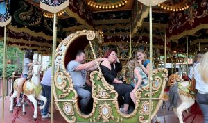 11-07-2016 SHOWBIZZ; FRANS EN MARLOES DUIJTS 12.5 JAAR GETROUWD. Het huwelijksfeest werd gevierd in de Efteling.Met familie en vrienden werd 3 dagen feest gevierd tussen allerlei attractie s en gezelligheid.
foto: Albert den Iseger