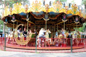 11-07-2016 SHOWBIZZ; FRANS EN MARLOES DUIJTS 12.5 JAAR GETROUWD. Het huwelijksfeest werd gevierd in de Efteling.Met familie en vrienden werd 3 dagen feest gevierd tussen allerlei attractie s en gezelligheid.
foto: Albert den Iseger
