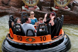 11-07-2016 SHOWBIZZ; FRANS EN MARLOES DUIJTS 12.5 JAAR GETROUWD. Het huwelijksfeest werd gevierd in de Efteling.Met familie en vrienden werd 3 dagen feest gevierd tussen allerlei attractie s en gezelligheid.
foto: Albert den Iseger