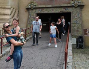 11-07-2016 SHOWBIZZ; FRANS EN MARLOES DUIJTS 12.5 JAAR GETROUWD. Het huwelijksfeest werd gevierd in de Efteling.Met familie en vrienden werd 3 dagen feest gevierd tussen allerlei attractie s en gezelligheid.
foto: Albert den Iseger