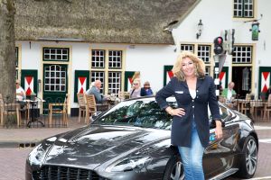30-07-2017 SHOWBIZZ; BETTY DE GROOT OPENT VELE GOOISCHE DEUREN DIE VOOR ANDEREN GESLOTEN BLIJVEN. Speciaal voor de PRIVE lezers opent BETTY de GOOISCHE  deuren en wat er daar achter allemaal gebeurt. Een feest om dit te lezen.
foto: Albert den Iseger