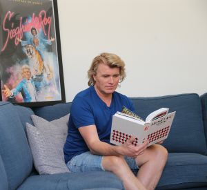 29-07-2019 SHOWBIZZ; PREMIERE VAN NIEUWE SHOW HANS KLOK IN LAS VEGAS.
De PR machines draaien op volle toeren, het theater is klaar en de eerste show was klaar en uitverkocht. De kop is er vanaf voor Hans, nu 48 weken lang draait hij elke dag 1 show en dan even 5 weken op vakantie.
exclusieve foto: Albert den Iseger