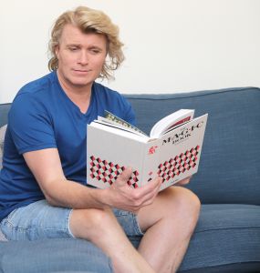 29-07-2019 SHOWBIZZ; PREMIERE VAN NIEUWE SHOW HANS KLOK IN LAS VEGAS.
De PR machines draaien op volle toeren, het theater is klaar en de eerste show was klaar en uitverkocht. De kop is er vanaf voor Hans, nu 48 weken lang draait hij elke dag 1 show en dan even 5 weken op vakantie.
exclusieve foto: Albert den Iseger