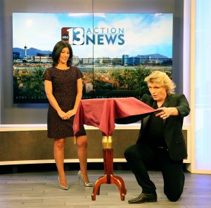 29-07-2019 SHOWBIZZ; PREMIERE VAN NIEUWE SHOW HANS KLOK IN LAS VEGAS.
De PR machines draaien op volle toeren, het theater is klaar en de eerste show was klaar en uitverkocht. De kop is er vanaf voor Hans, nu 48 weken lang draait hij elke dag 1 show en dan even 5 weken op vakantie.
exclusieve foto: Albert den Iseger