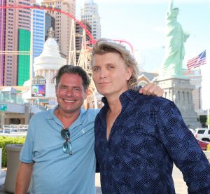 29-07-2019 SHOWBIZZ; PREMIERE VAN NIEUWE SHOW HANS KLOK IN LAS VEGAS.
De PR machines draaien op volle toeren, het theater is klaar en de eerste show was klaar en uitverkocht. De kop is er vanaf voor Hans, nu 48 weken lang draait hij elke dag 1 show en dan even 5 weken op vakantie.
exclusieve foto: Albert den Iseger