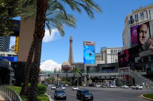 29-07-2019 SHOWBIZZ; PREMIERE VAN NIEUWE SHOW HANS KLOK IN LAS VEGAS.
De PR machines draaien op volle toeren, het theater is klaar en de eerste show was klaar en uitverkocht. De kop is er vanaf voor Hans, nu 48 weken lang draait hij elke dag 1 show en dan even 5 weken op vakantie.
exclusieve foto: Albert den Iseger