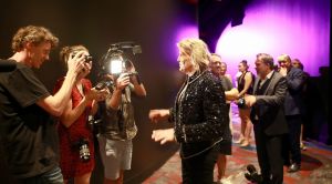 29-07-2019 SHOWBIZZ; PREMIERE VAN NIEUWE SHOW HANS KLOK IN LAS VEGAS.
De PR machines draaien op volle toeren, het theater is klaar en de eerste show was klaar en uitverkocht. De kop is er vanaf voor Hans, nu 48 weken lang draait hij elke dag 1 show en dan even 5 weken op vakantie.
exclusieve foto: Albert den Iseger