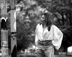 08-07-2021 SHJOWBIZZ; GIGLIOLA GOMEZ IN AMSTERDAM. Gigliola is een fashion designer uit Aruba. Zij is in Amsterdam voor een Wedding en om inspiratie op te doen voor haar nieuwe collectie. Zij is een zeer gewaardeerd kleding ontwerpsters voor de society, artiesten en bekenden uit Aruba en de andere Caribische eilanden.
foto: Albert den Iseger