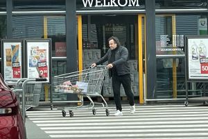 27-06-2025 SHOWBIZZ:Marco Borsato weer eens buiten gespot om boodschappen te doen.
foto: Albert den Iseger