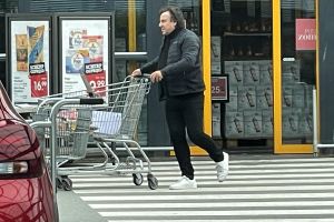 27-06-2025 SHOWBIZZ:Marco Borsato weer eens buiten gespot om boodschappen te doen.
foto: Albert den Iseger