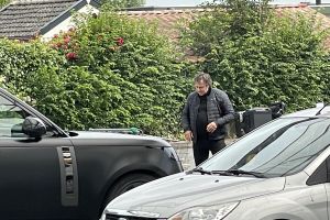27-06-2025 SHOWBIZZ:Marco Borsato weer eens buiten gespot om boodschappen te doen.
foto: Albert den Iseger