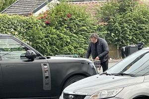 27-06-2025 SHOWBIZZ:Marco Borsato weer eens buiten gespot om boodschappen te doen.
foto: Albert den Iseger