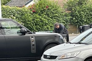 27-06-2025 SHOWBIZZ:Marco Borsato weer eens buiten gespot om boodschappen te doen.
foto: Albert den Iseger