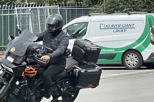 27-06-2025 SHOWBIZZ:Marco Borsato weer eens buiten gespot om boodschappen te doen.
foto: Albert den Iseger