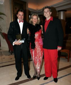 12-06-2005 SHOWBIZZ; JAAP LIETHOF VIERT ZIJN VERJAARDAG IN HOTELS VAN ORANJE TE NOORDWIJK.Vele bekende Nederlanders waren gekomen in dress code black en red om samen met Jaap het feest van zijn verjaardag te vieren.
Foto;Albert den Iseger