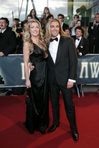 07-06-2005 SHOWBIZZ: JOHN KRAAIJKAMP MUSICAL AWARDS GALA 2005 Winnaars waren Vera Mann -Veerle Baetens-Stanley Burleson-David Verbeeck- Chantal Janzen-Lieneke Le Roux-Erik Brrey-Michele Tesoro- Niek Kortekaas-Paul Eenens en Dick Hauser-Jamai Loman en Jos Brink en Fank Sander.
Het was weer een waar spectacle en men was in grote getale komen opdraven in prachtige gala kleding.Jos Brink en Frank Sanders  kregen hun Cubus Oevre Award 2005. Al met al weer een zeer geslaagd feest.
Foto: Albert den Iseger