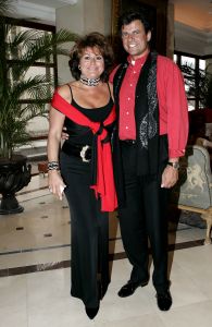 12-06-2005 SHOWBIZZ; JAAP LIETHOF VIERT ZIJN VERJAARDAG IN HOTELS VAN ORANJE TE NOORDWIJK.Vele bekende Nederlanders waren gekomen in dress code black en red om samen met Jaap het feest van zijn verjaardag te vieren.
Foto;Albert den Iseger
