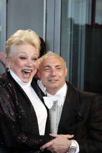 07-06-2005 SHOWBIZZ: JOHN KRAAIJKAMP MUSICAL AWARDS GALA 2005 Winnaars waren Vera Mann -Veerle Baetens-Stanley Burleson-David Verbeeck- Chantal Janzen-Lieneke Le Roux-Erik Brrey-Michele Tesoro- Niek Kortekaas-Paul Eenens en Dick Hauser-Jamai Loman en Jos Brink en Fank Sander.
Het was weer een waar spectacle en men was in grote getale komen opdraven in prachtige gala kleding.Jos Brink en Frank Sanders kregen hun Cubus Oevre Award 2005. Al met al weer een zeer geslaagd feest.
Foto: Albert den Iseger


