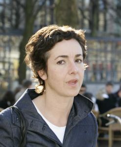 01-06-2005 POLITIEK: FEMKE HALSEMA  ALTIJD LASTIG ALS JE HAAR IN HAAR PRIVE TIJD TEGEN KOMT. Femke doet altijd vervelend als je haar in prive tijd tegen komt op straat, wil nooit gefotografeerd worden, en begint na enige tijd ook altijd associaal te schelden. Het is nooit prettig haar te moeten fotograferen.
foto Albert den Iseger.