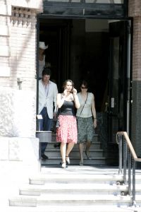 23-06-2005 SHOWBIZZ; BASTIAAN RAGAS EN TOOSKE BREUGEM TROUWEN IN AMSTERDAM.Bastiaan en Tooske gingen op de fiets naar het stadshuis om samen met vier getuigen te troiuwen waaronder zijn broer Roef Ragas.Na een half uur was de huwelijksceremonie gesloten en vertrokken zij per fiets het Vondelpark in.
Foto; Albert den Iseger
