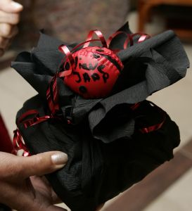 12-06-2005 SHOWBIZZ; JAAP LIETHOF VIERT ZIJN VERJAARDAG IN HOTELS VAN ORANJE TE NOORDWIJK.Vele bekende Nederlanders waren gekomen in dress code black en red om samen met Jaap het feest van zijn verjaardag te vieren.
Foto;Albert den Iseger