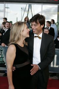 07-06-2005 SHOWBIZZ: JOHN KRAAIJKAMP MUSICAL AWARDS GALA 2005 Winnaars waren Vera Mann -Veerle Baetens-Stanley Burleson-David Verbeeck- Chantal Janzen-Lieneke Le Roux-Erik Brrey-Michele Tesoro- Niek Kortekaas-Paul Eenens en Dick Hauser-Jamai Loman en Jos Brink en Fank Sander.
Het was weer een waar spectacle en men was in grote getale komen opdraven in prachtige gala kleding.Jos Brink en Frank Sanders  kregen hun Cubus Oevre Award 2005. Al met al weer een zeer geslaagd feest.
Foto: Albert den Iseger